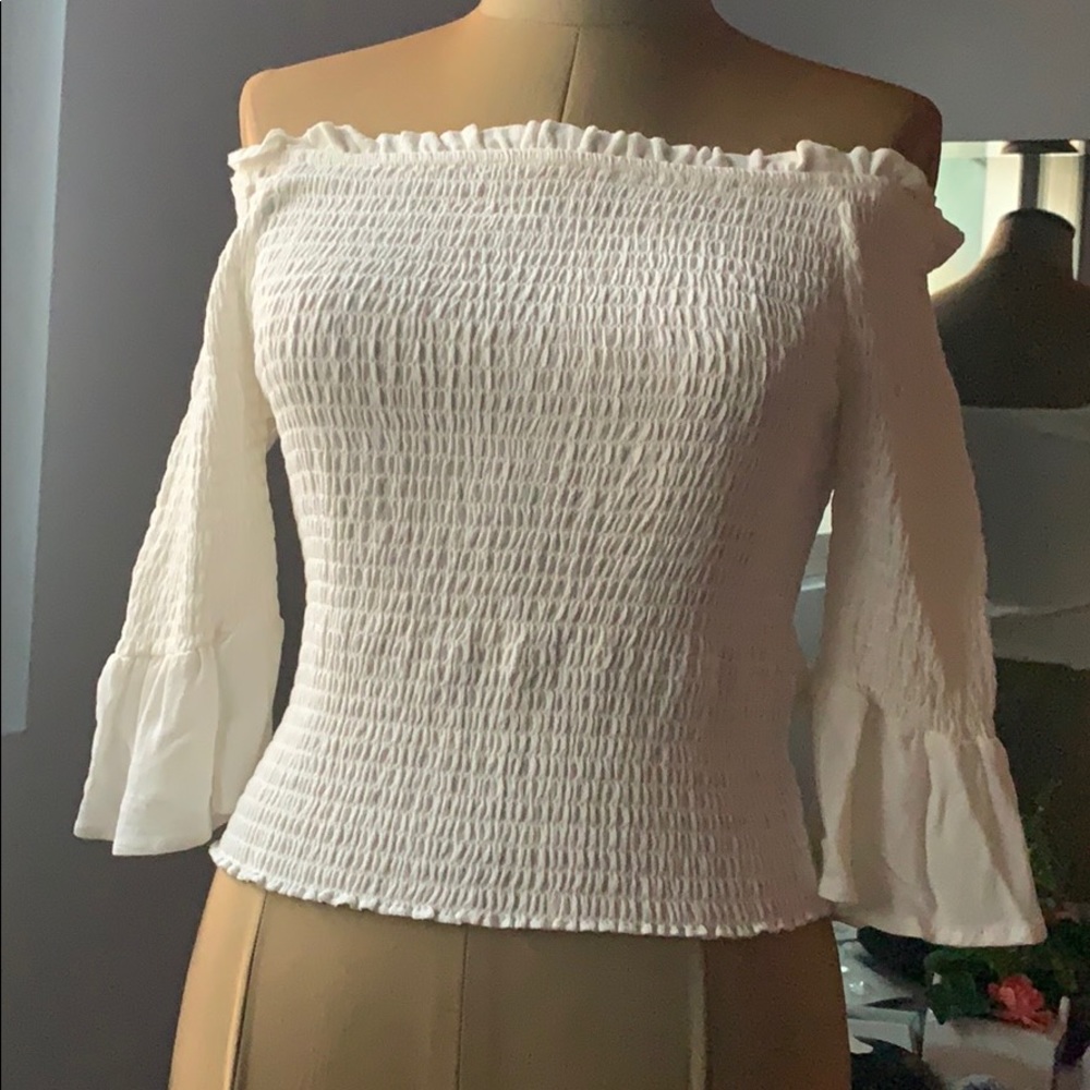 KENDALL& KYLIE off the shoulder top🤍